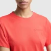 Klassiek T-shirt, ton-sur-ton opschrift op de linkerborst